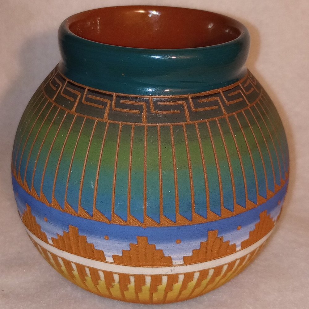 A Rick and Mary Etsitty Navajo handmade pot/vase